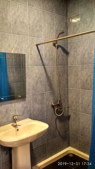 Гостевой дом Olesya Guesthouse Мцване-Концхи Трехместный номер с собственной ванной комнатой-1